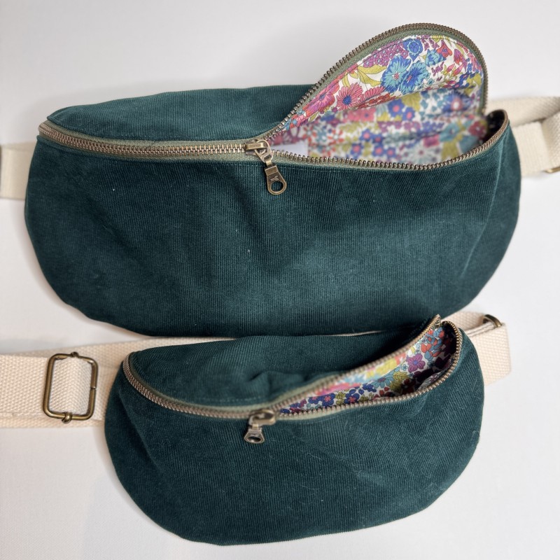 sac banane en velours vert sapin doublé en Liberty Fabrics Margaret Annie ( tissu Tana Lawn)